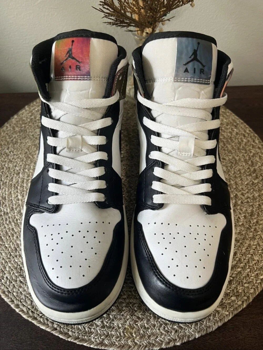 Size 9.5 - Air Jordan 1 SE Mid Heat Reactive - Color Change.